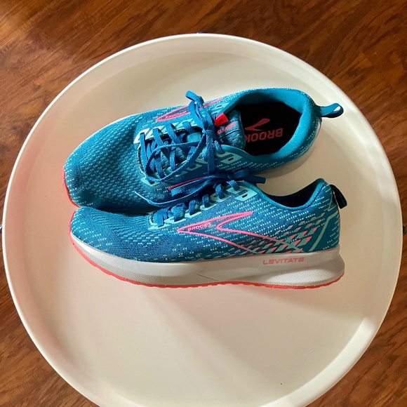 Brooks Levitate Energize Running Shoe sz9  5 EUC - Picture 1 of 6